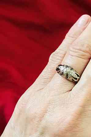 Золотой кольцо с бриллиантом Шымкент