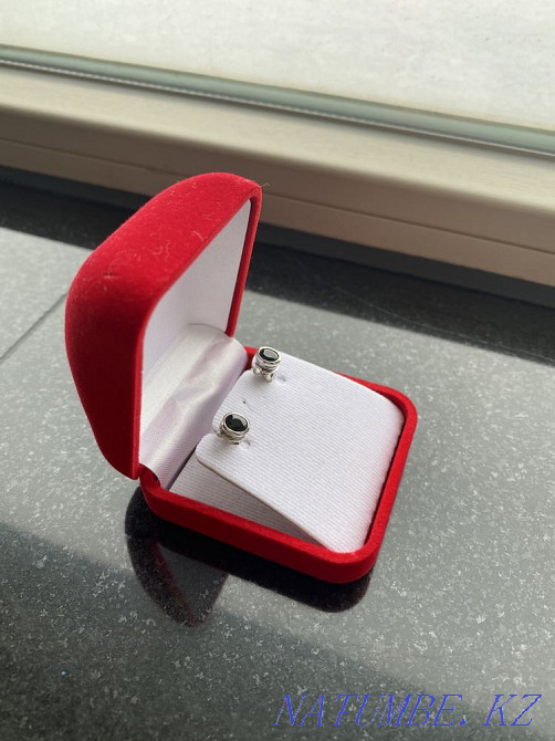 Продам серьги (пуссеты) с сапфирами и белым золотом Астана - изображение 1