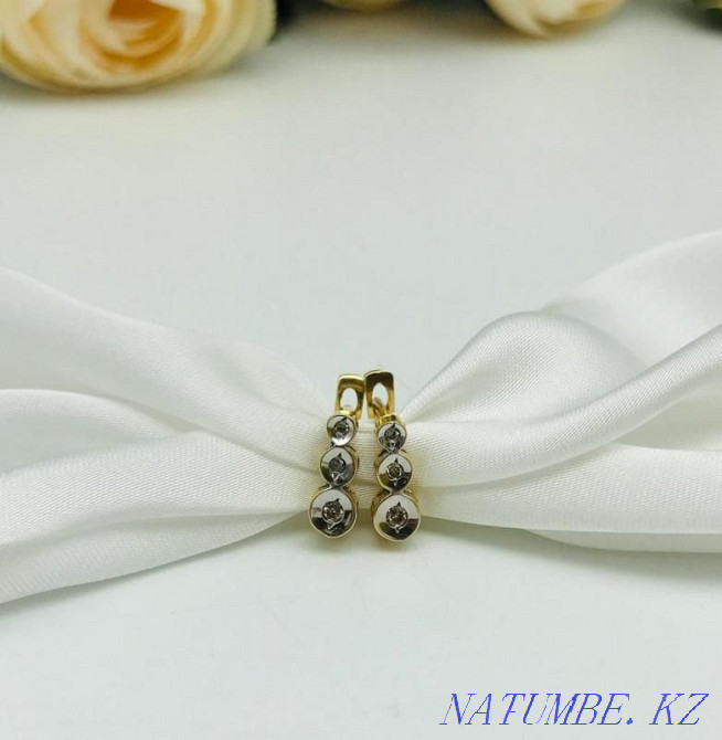 Earrings with diamond, gold 585 Russia, weight 2.21 g. 