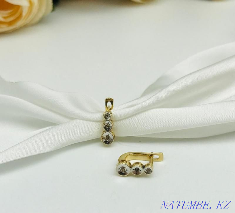 Earrings with diamond, gold 585 Russia, weight 2.21 g. 