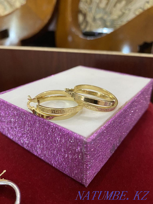 I sell new Versace-Congo gold earrings 3.8 gr. Delivery is free Almaty - photo 1