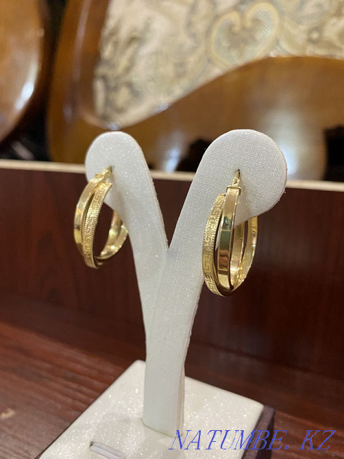 I sell new Versace-Congo gold earrings 3.8 gr. Delivery is free Almaty - photo 2