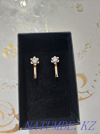 Selling gold earrings in excellent condition! Weight 2.37. Акбулак - photo 1