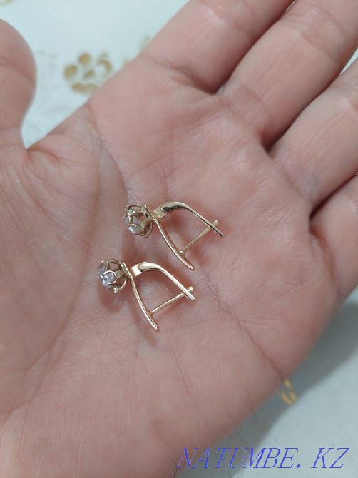 Selling gold earrings in excellent condition! Weight 2.37. Акбулак - photo 2