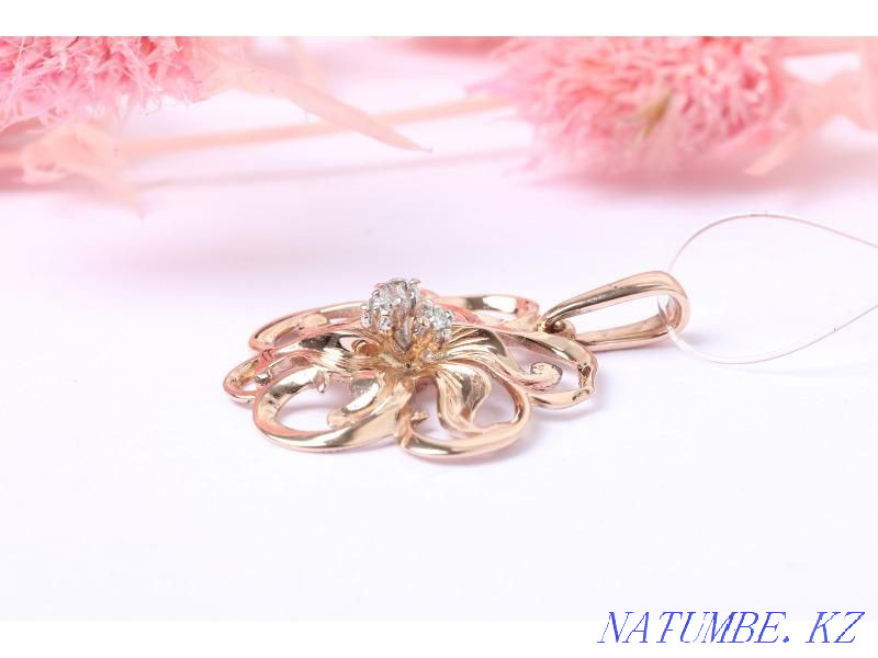 Pendant with diamonds, gold 585 Russia, weight 2.02 g. No. 38526 Almaty - photo 2