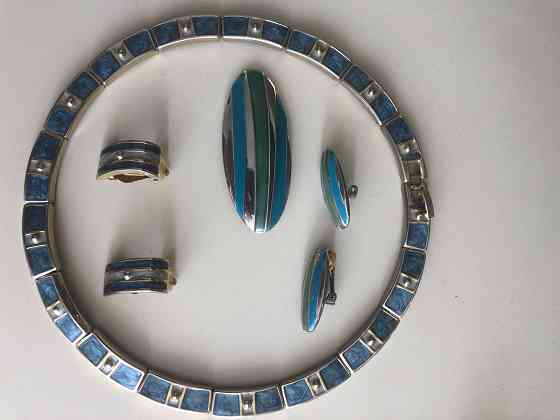 Шейное украшение и клипсы из сине-голубой эмали -финифти. Караганда