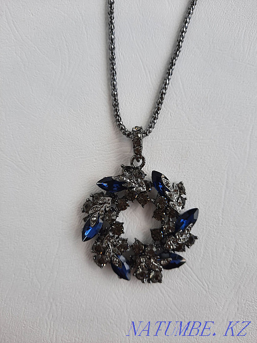 Кулон из страз, на длинной цепочке, весь переливаетсяШикарный подарок! Павлодар - изображение 1