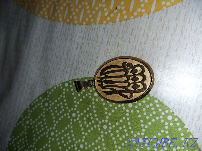 Кулон из золота с арабскими надписями Алматы - изображение 1