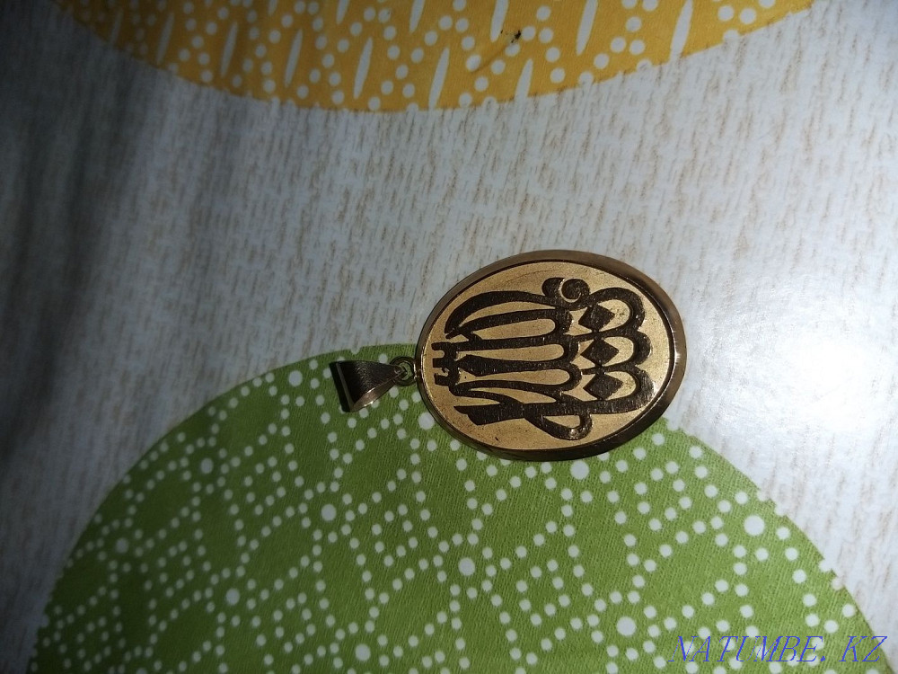 Gold pendant with Arabic inscriptions Almaty - photo 1