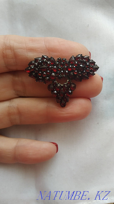 Antique brooches with natural pyrope garnets in tombac Astana - photo 3