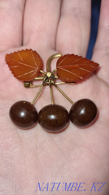 Vintage brooches, Soviet, amber, stamp, vintage Pavlodar - photo 2