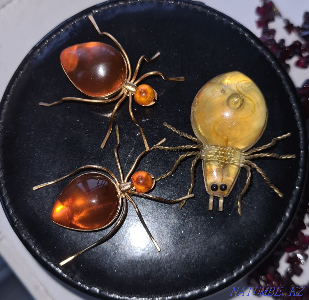 Брошки Советские, янтарь , винтаж, клеймо, позолота Павлодар - изображение 1