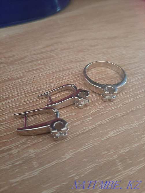 Срочно Срочно Продам золотой набор из белого золота Семей - изображение 2