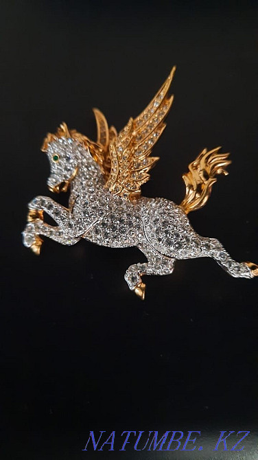 Брошь коллекционная "Пегас" от Swarovski Винтаж. Алматы - изображение 1