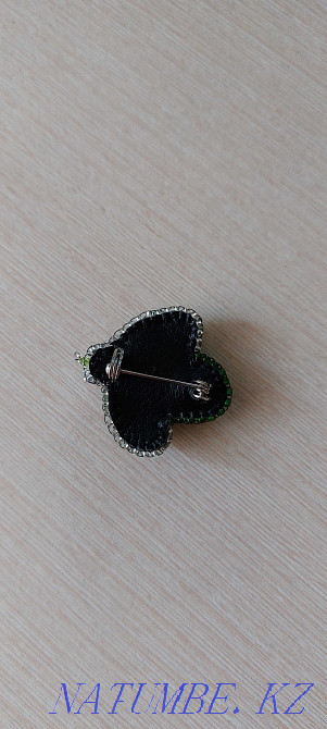 Брошь в виде жука с натуральным камнем. Новая. Алматы - изображение 4