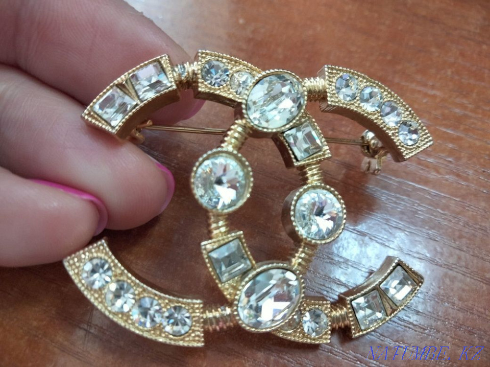 Продам брошку в отличном состоянии Алматы - изображение 1