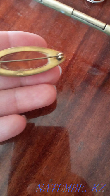 Брошь ссср антикварная янтарь позолота клеймо Павлодар - изображение 2