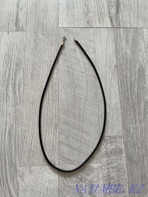 Кожаный шнурок с золотой застёжкой Усть-Каменогорск - изображение 1