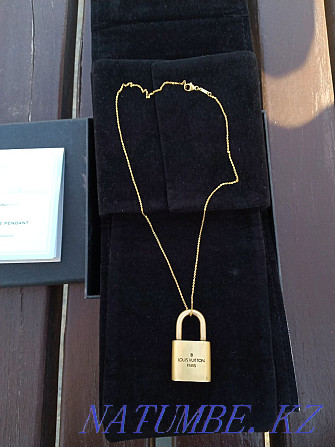 Louis Vuitton x Bernard h Mayer gold lockit chain Almaty - photo 3