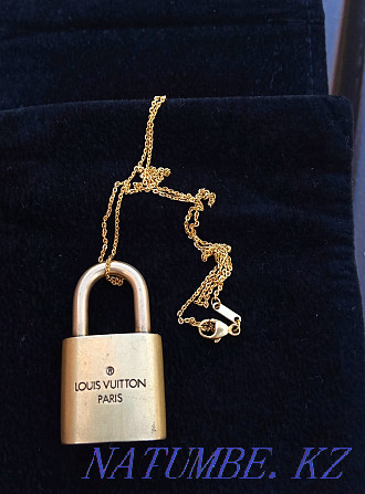 Louis Vuitton x Bernard h Mayer gold lockit chain Almaty - photo 4