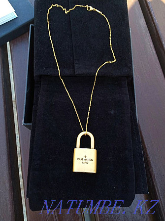 Louis Vuitton x Bernard h Mayer gold lockit chain Almaty - photo 5