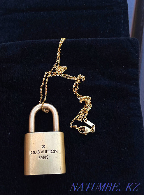 Louis Vuitton x Bernard h Mayer gold lockit chain Almaty - photo 4