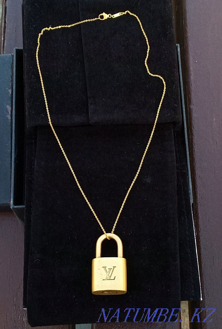 Louis Vuitton x Bernard h Mayer gold lockit chain Almaty - photo 2