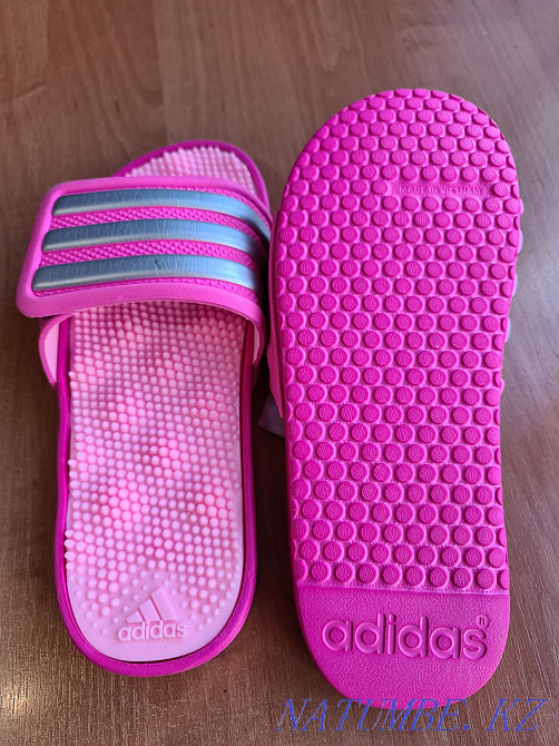 новые Женские сланцы шлёпанцы оригинал adidas массажная стелька Актобе - изображение 4