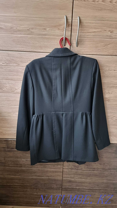 Coat women's light 44-46 size in good condition sell Almaty - photo 2