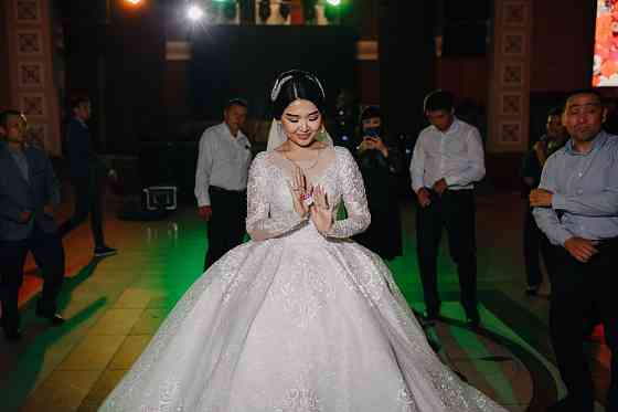 Продаю шикарное свадебное платье Астана