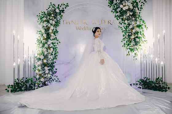 Продаю шикарное свадебное платье Астана