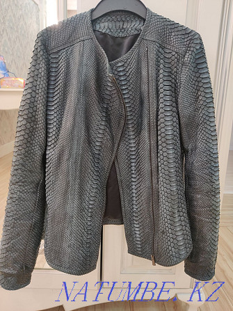 Women's leather jacket Ekibastuz - photo 1
