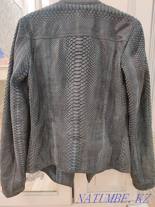 Women's leather jacket Ekibastuz - photo 2