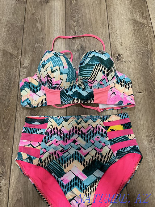 Суға шомылу киімі сатылады  отбасы  - изображение 1