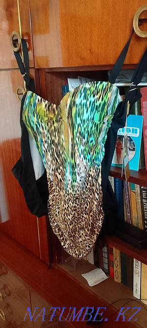 Women's swimsuit closed Oral - photo 1