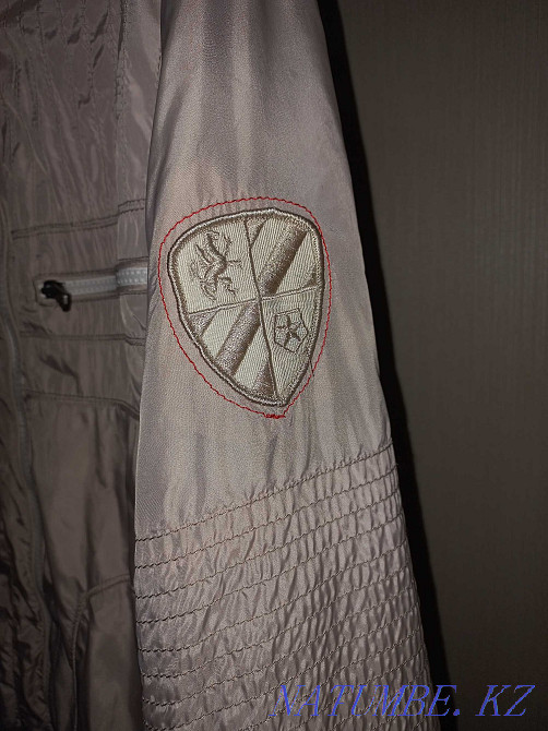 Продам мужскую куртку ветровку Усть-Каменогорск - изображение 4
