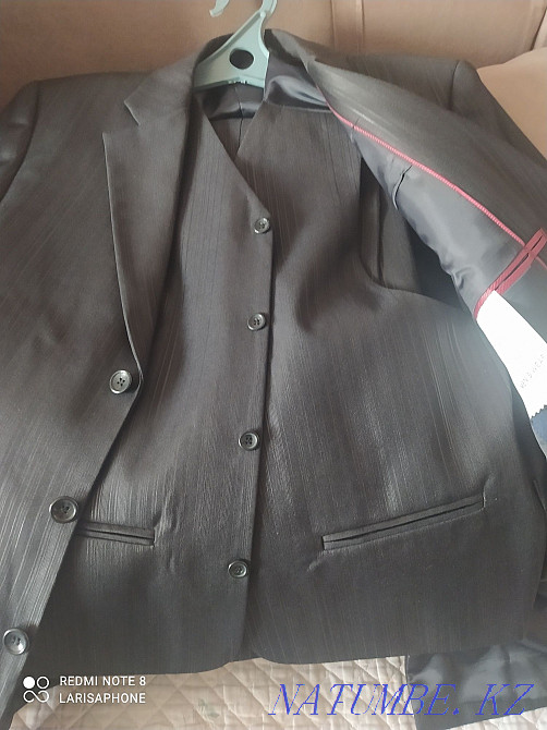 Продам костюм тройку 44 размера Экибастуз - изображение 1