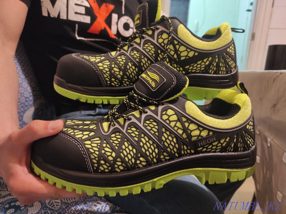 Protective working low shoes with a metal protective toe cap Oral - photo 1