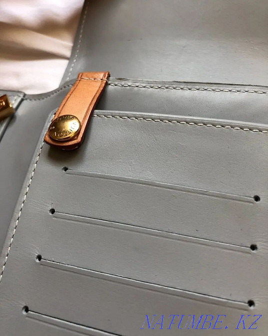 Louis Vuitton vernis monogram walker Алматы - изображение 7