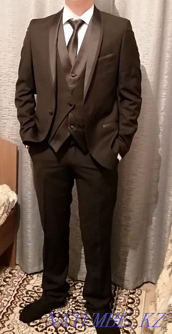 Костюм тройка, в очень хорошем состоянии!!! Красный яр - изображение 1