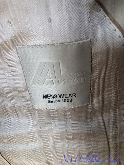 Продается костюм двойка (пиджак и брюки) молочного цвета Кокшетау - изображение 2