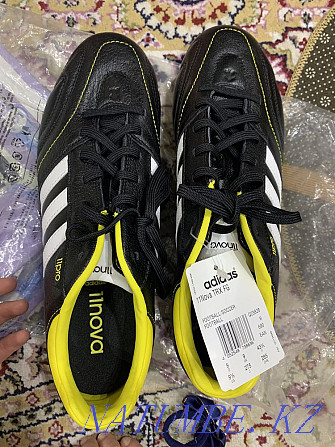 Футбол кросс 43 размер оригинал adidas 10000 сатамын  Ақтөбе  - изображение 2