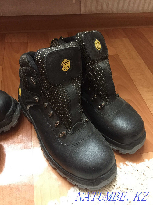 Продам фирменные спец ботинки отличного качества Лисаковск - изображение 1