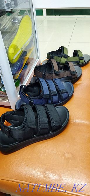 I will sell men's sandals 