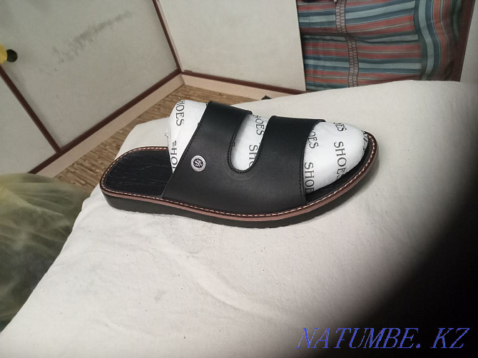Men's slippers summer leather  - photo 1