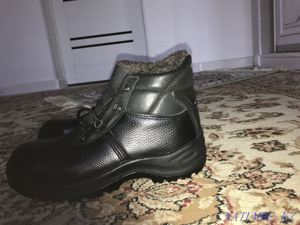 safety shoes  - photo 1