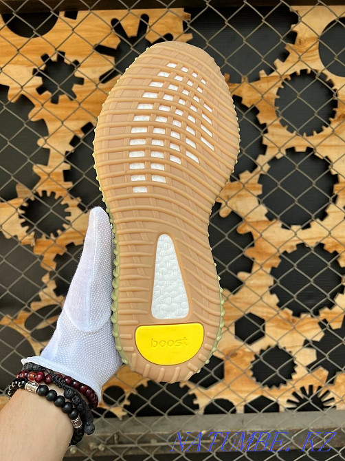 Sneakers ADIDAS YEEZY BOOST 350 V2 originals KASPI RED | KASPI 0-0-12 Almaty - photo 4