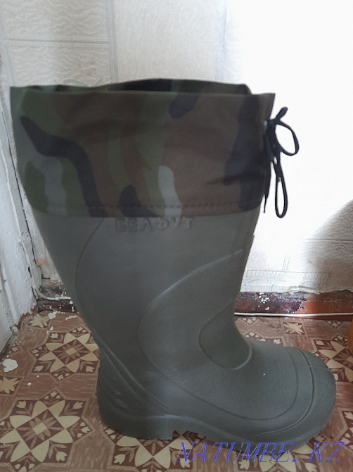 Срочно продам сапоги,очень лёгкие,утиплителем,целые. Аркалык - изображение 4