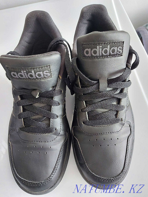 Кроссовки Adidas Алматы - изображение 1