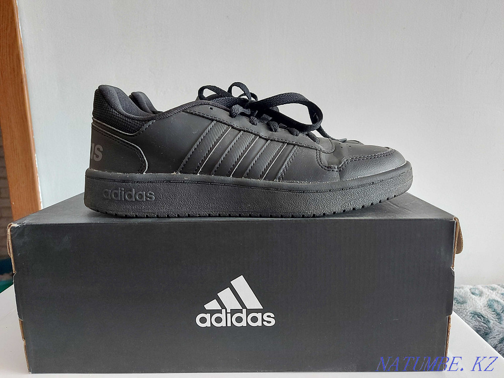 Кроссовки Adidas Алматы - изображение 2